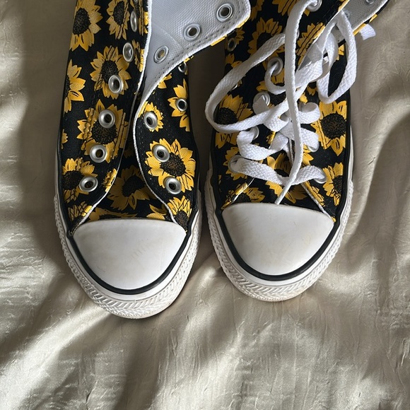 Converse Women's Sunflower Print High-Tops - Picture 10 of 10